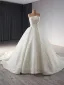 High End Weiß Handgefertigt Perlenstickerei Pailletten Applikationen Brautkleider / Hochzeitskleider 2024 Ballkleid Bandeau Ärmellos Rückenfreies Königliche Schleppe Hochzeit