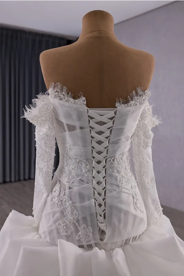 High-end Vintage / Retro White Pearl Lace Flower Wedding Dresses 2025 Ball Gown Off-The-Shoulder Long Sleeve Backless Court Train