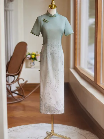 Style Chinois Vert Cendré Dégradé De Couleur Cheongsam 2024 Trompette Sirène Col Haut Manches Courtes Thé Longueur
