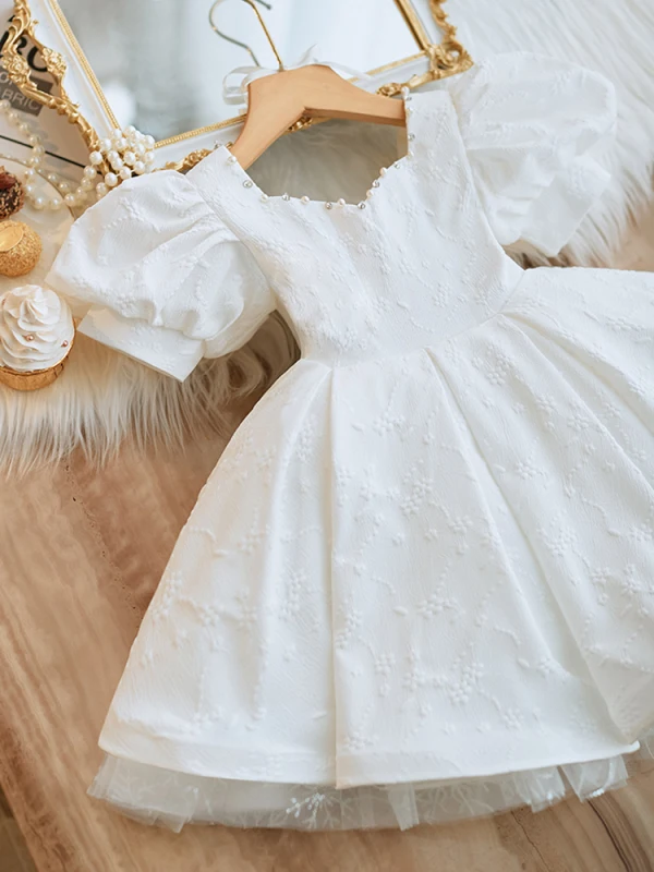 Chic / Beautiful White Short Pearl Wedding Flower Girl Dresses 2023 Ball Gown Square Neckline Short Sleeve Backless Bow Tulle
