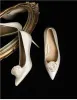 Elegant Ivory Rose Appliques Wedding Shoes 2024 Satin 8 cm Stiletto Heels Pointed Toe Wedding Pumps High Heels