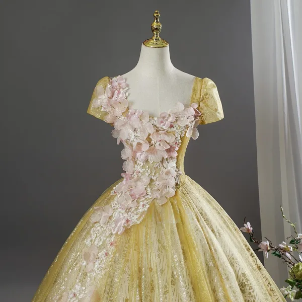 Bling Bling Doré En Dentelle Fleur Appliques Paillettes Robe De Bal 2026 Robe Boule Encolure Carrée Manches Courtes Dos Nu