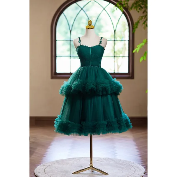Vintage Dunkelgrün Spitze Heimkehr Ballkleider 2024 Fallende Rüsche Ballkleid Spaghettiträger Ärmellos Rückenfreies Wadenlang Festliche Kleider