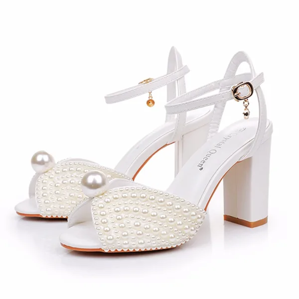 Élégant Blanche Perle Bride Cheville Chaussure De Mariée 2025 9 cm Talons Épais Peep Toes / Bout Ouvert Mariage Sandales Talons Hauts