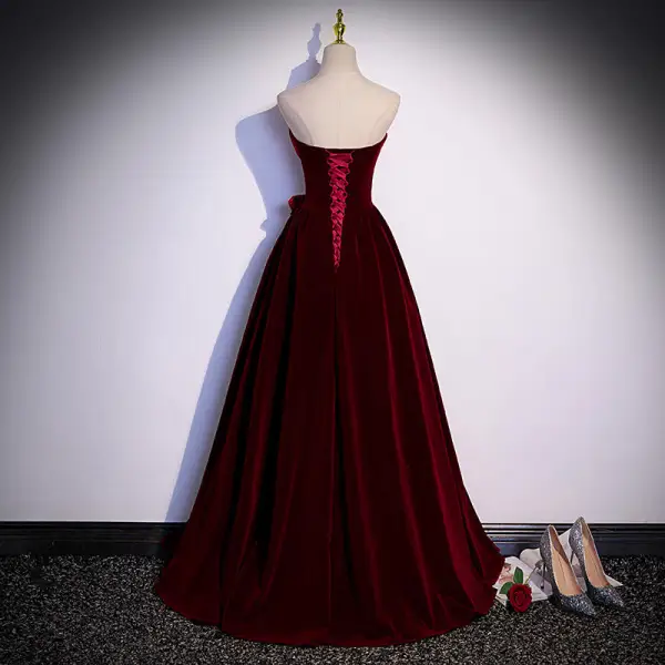 Elegant Burgundy Suede Prom Dresses 2022 A-Line / Princess Strapless Sleeveless Backless Bow Floor-Length / Long Formal Dresses