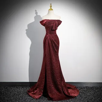 Charming Burgundy Split Front Ruffle Evening Dresses 2024 Trumpet Mermaid Strapless Sleeveless Backless Sweep Train Evening Party Formal Dresses