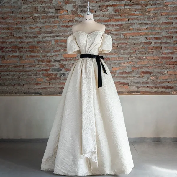 Fashion White Bow Sash Prom Dresses 2024 A-Line / Princess Off-The-Shoulder Puffy Short Sleeve Backless Floor-Length / Long Prom Formal Dresses