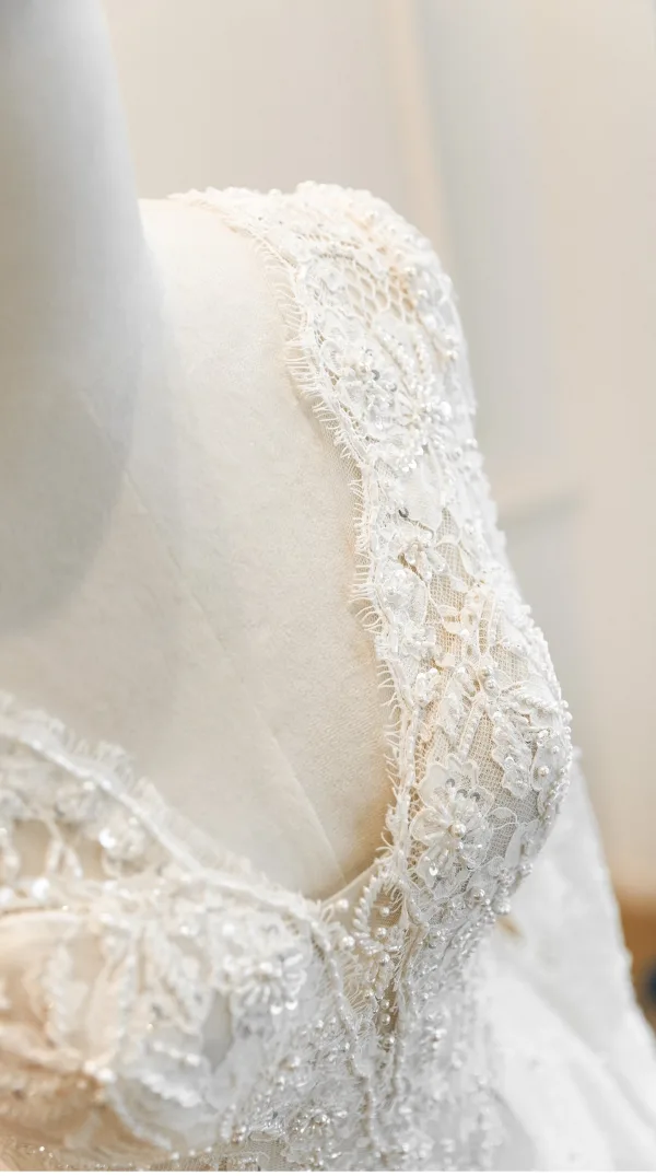Luxury / Gorgeous Elegant Ivory Handmade Beading Pearl Sequins Lace Flower Wedding Dresses 2026 A-Line / Princess V-Neck Long Sleeve Backless
