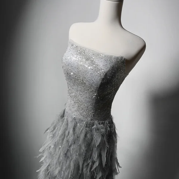 Charmant Gris Paillettes Plumes Dansant Robe De Soirée 2024 Trompette / Sirène Bustier Sans Manches Dos Nu Longue Soirée Robe De Ceremonie