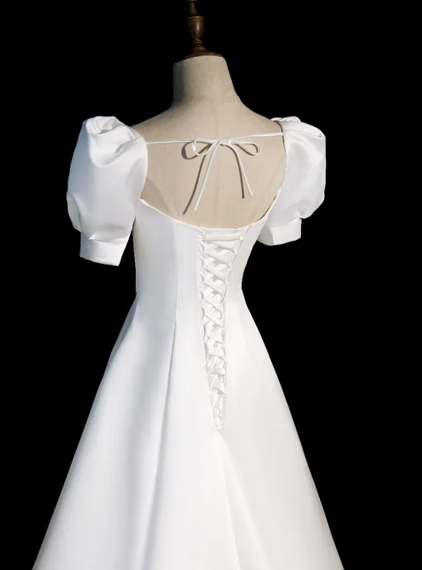 Modest / Simple White Satin Prom Dresses 2022 A-Line / Princess Square Neckline Puffy Short Sleeve Bow Backless Court Train Prom Formal Dresses