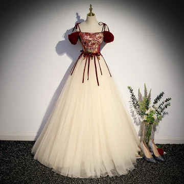 Élégant Bordeaux Robe De Bal 2022 Princesse Bretelles Spaghetti Manches Courtes Dos Nu Ceinture Noeud Impression Longue Robe De Ceremonie