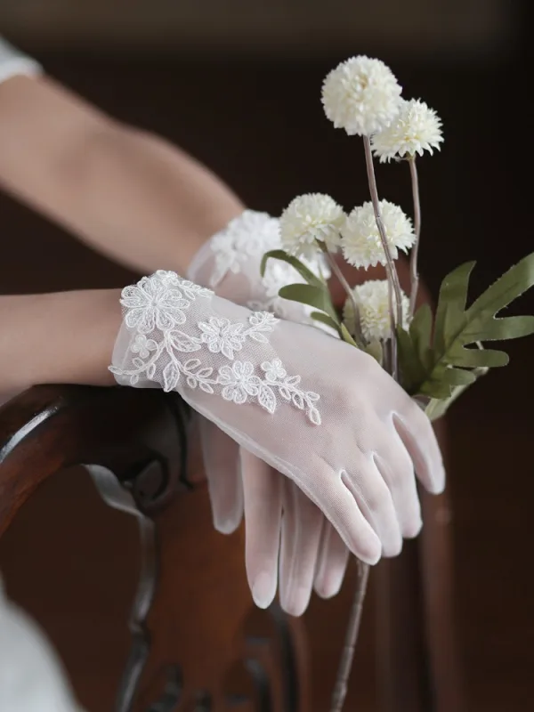Vintage / Retro White Lace Flower Wedding Bridal Gloves 2025