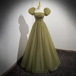 Simple Vert Trèfle Perle Paillettes Robe De Bal 2022 Princesse Bustier Manches Courtes Dos Nu Longue Promo Robe De Ceremonie