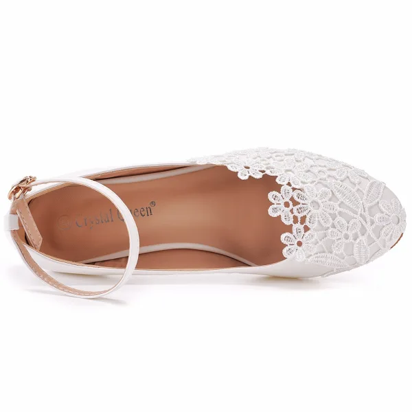 Élégant Blanche En Dentelle Fleur Chaussure De Mariée 2022 Bride Cheville 3 cm Talons Épais Talon Bas À Bout Rond Mariage Talons Hauts
