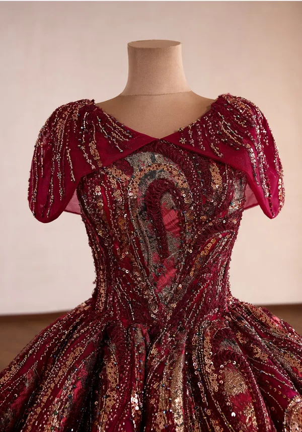 Volumineux Dégradé De Couleur Bordeaux Perlage En Dentelle Fleur Paillettes Robe De Bal 2026 Robe Boule V-Cou Manches Courtes Tribunal Train Robe De Ceremonie