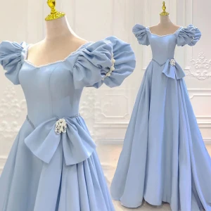 Élégant Bleu Ciel Robe De Bal 2023 Princesse Encolure Carrée Gonflée Manches Courtes Dos Nu Train De Balayage Promo Robe De Ceremonie