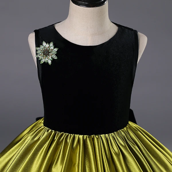 Elegant Clover Green Satin Birthday Flower Girl Dresses 2022 Ball Gown Scoop Neck Sleeveless Backless Bow Court Train Flower Girl Dresses