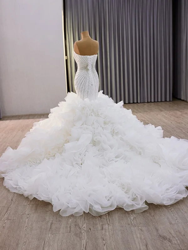 Charming Luxury / Gorgeous White Beading Pearl Rhinestone Cascading Ruffles Wedding Dresses 2025 Trumpet / Mermaid Strapless Sleeveless Backless Royal Train Wedding