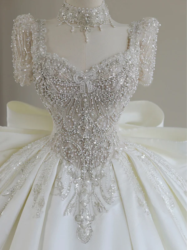 Vintage / Retro Ivory Beading Pearl Rhinestone Wedding Dresses 2024 Ball Gown Square Neckline Short Sleeve Backless Bow Royal Train Wedding