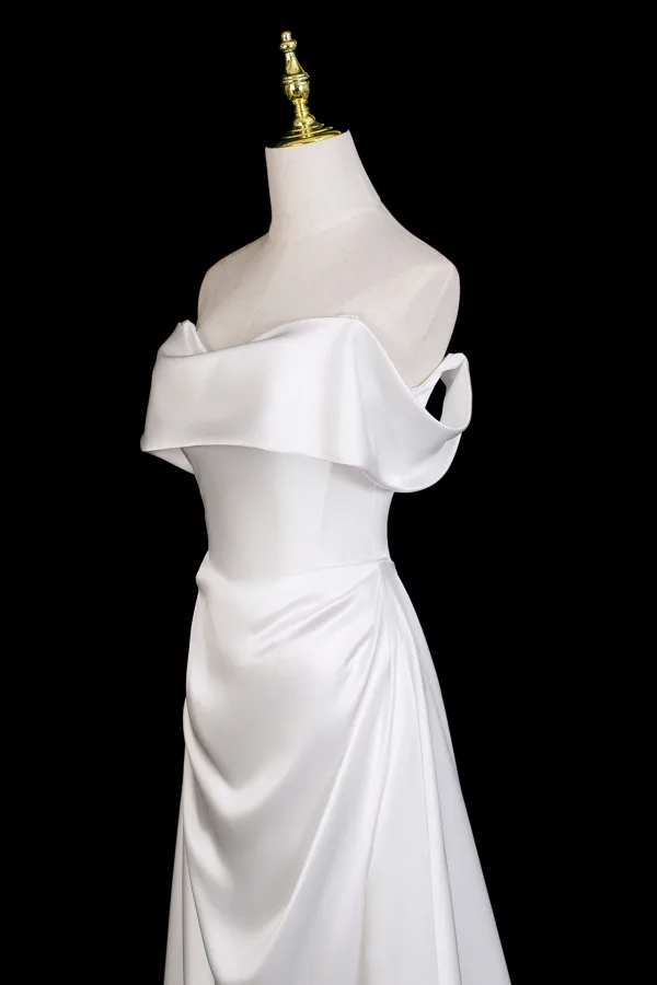 Charmant Weiß Satin Abendkleider 2025 A Linie Bandeau Ärmellos Rückenfreies Sweep / Pinsel Zug Abend Festliche Kleider
