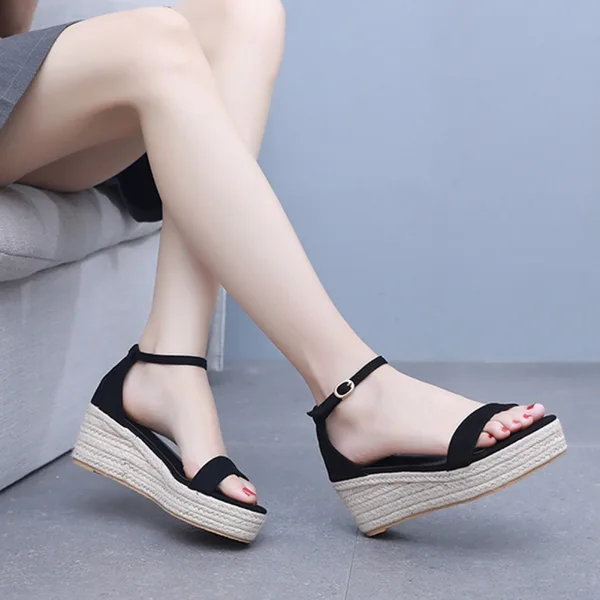 Schöne Beige Strand Flechten Sandalen Damen 2025 Knöchelriemen 6 cm Keilabsatz Peeptoes Sandaletten Hochhackige