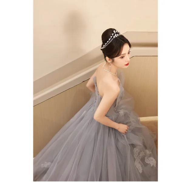 Charmant Argenté Gris Paillettes En Dentelle Fleur Robe De Soirée 2023 Princesse Bustier Sans Manches Dos Nu Volants en Cascade Longue Soirée Robe De Ceremonie