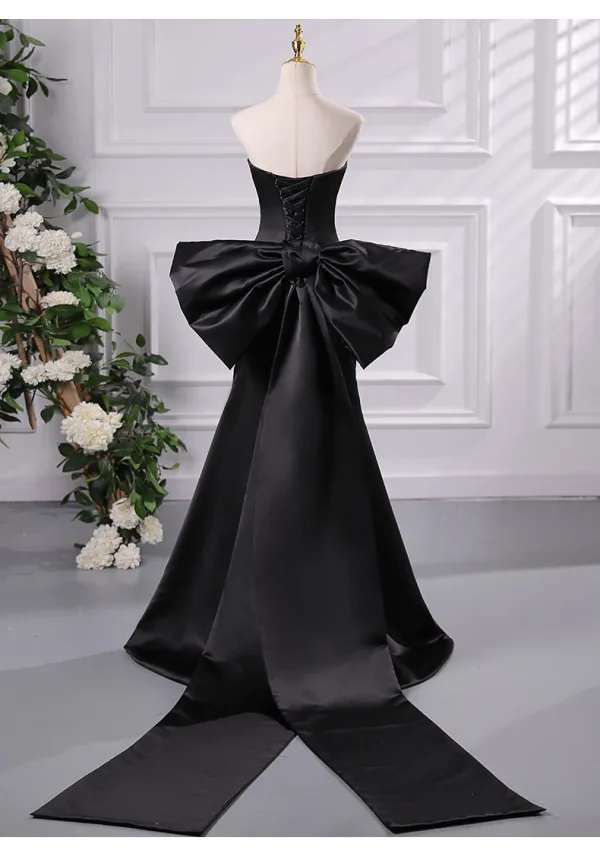 Style Audrey Hepburn Noire Satin Robe De Bal 2024 Trompette / Sirène Bustier Sans Manches Dos Nu Noeud Train De Balayage Promo Robe De Ceremonie