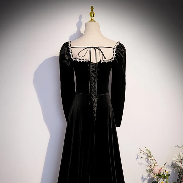 Schöne Schwarz Velour Wildleder Abendkleider 2023 A Linie Eckiger Ausschnitt Strass Lange Ärmel Rückenfreies Schleife Sweep / Pinsel Zug Abend Festliche Kleider