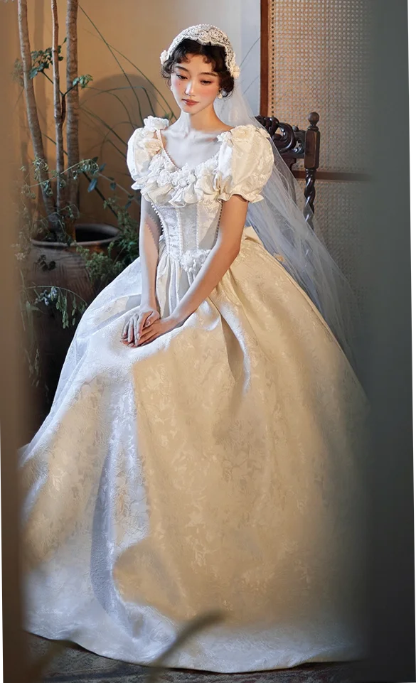 Vintage Vita Pärla Spets Blomma Bröllopsklänningar 2024 Prinsessa Urringning Pösigt Korta ärm Halterneck Långa Bröllop