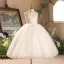 Elegante Weiß Perle Hochzeit Blumenmädchenkleider 2026 Ballkleid Spaghettiträger Ärmellos Rückenfreies Wadenlang