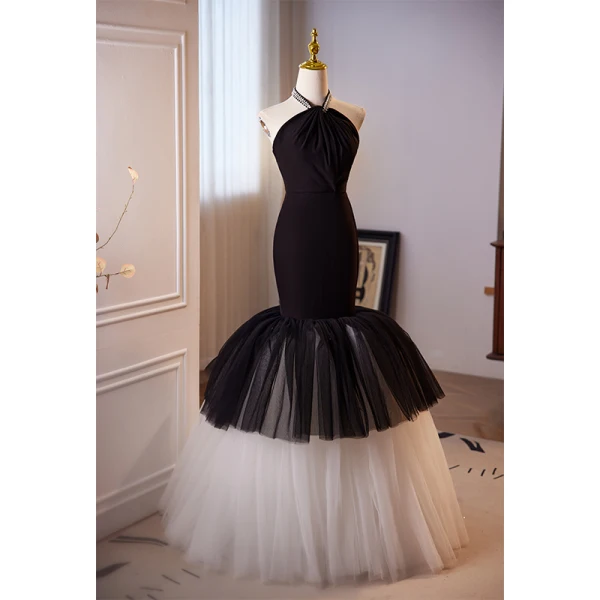 Unusual Black Evening Dresses 2023 Ball Gown Halter Sleeveless Backless Floor-Length / Long Evening Party Formal Dresses