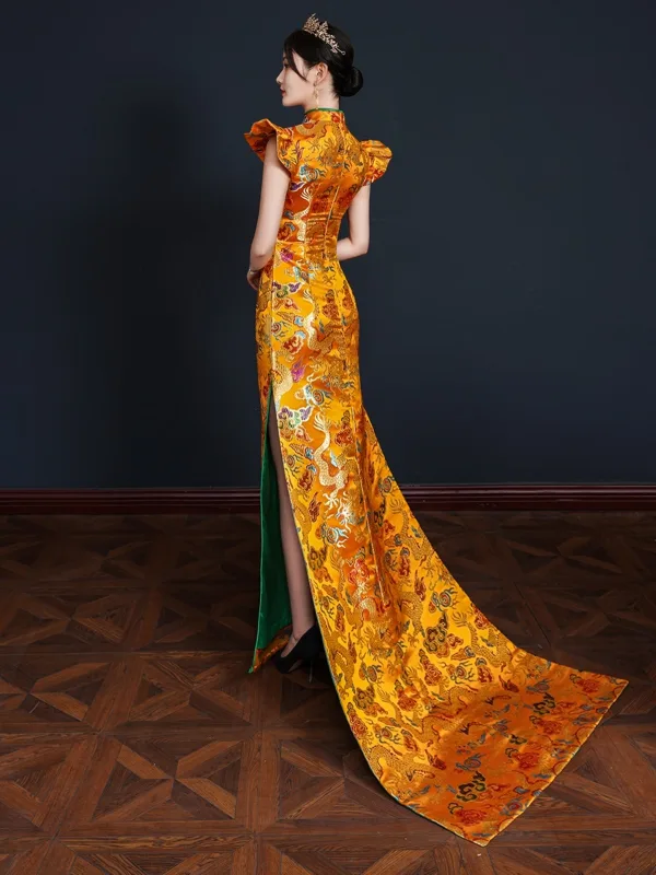 Chinese style Gold Embroidered Satin Split Front Evening Party Cheongsam 2024 Trumpet / Mermaid High Neck Cap Sleeves Sweep Train