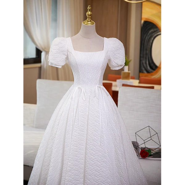 Simple Ivoire Couleur Unie Robe De Bal 2022 Princesse Encolure Carrée Manches Courtes Dos Nu Ceinture Noeud Longue Robe De Ceremonie