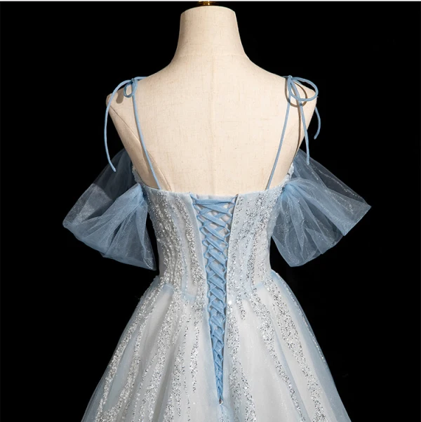 Charmant Himmelblau Perlenstickerei Strass Pailletten Ballkleider 2024 A Linie Spaghettiträger Kurze Ärmel Rückenfreies Lange Ball Festliche Kleider