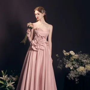 Fine Rødmende Rosa Appliques Satin Ballkjoler 2023 Prinsesse Spaghettistropper Uten Ermer Ryggløse Te Lengde Formelle Kjoler