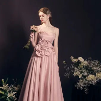Chic Belle Rougissant Rose Appliques Satin Robe De Bal 2023 Princesse Bretelles Spaghetti Sans Manches Dos Nu Thé Longueur Robe De Ceremonie