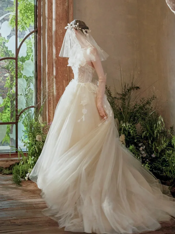 Vintage / Retro White Lace Flower Appliques Wedding Dresses 2025 A-Line / Princess Strapless Sleeveless Backless Court Train
