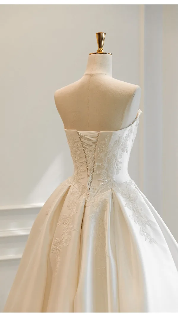 Elegant High-end Ivory Handmade  Beading Lace Flower Satin Wedding Dresses 2026 A-Line / Princess Strapless Sleeveless Backless Floor-Length / Long