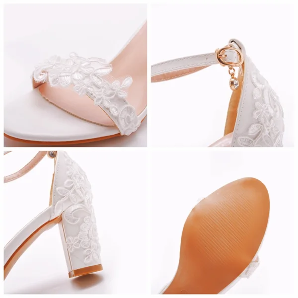 Sexy Blanche En Dentelle Fleur Chaussure De Mariée 2023 Bride Cheville 7 cm Talons Épais Peep Toes / Bout Ouvert Mariage Sandales Talons Hauts