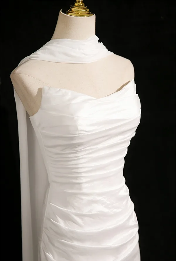 Modest / Simple Amazing / Unique White Wedding Dresses 2024 Trumpet / Mermaid Strapless Sleeveless Backless Sweep Train Wedding