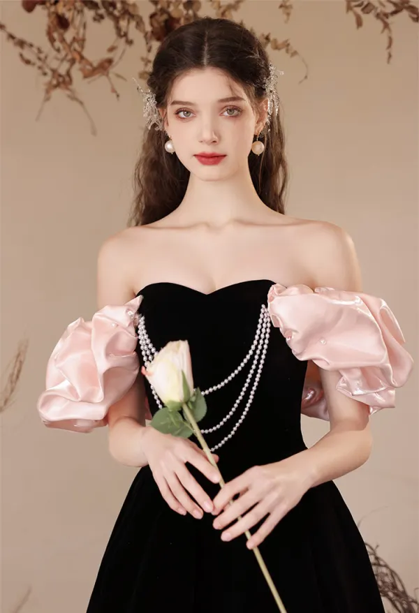 Chic / Beautiful Black Pearl Velvet Prom Dresses 2024 A-Line / Princess Off-The-Shoulder Ruffle Short Sleeve Backless Floor-Length / Long Prom Formal Dresses