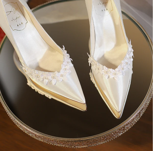 Elegant White Satin Appliques Wedding Shoes 2024 8 cm Stiletto Heels Pointed Toe Wedding Pumps High Heels