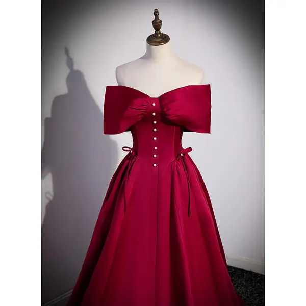 Chic / Beautiful Burgundy Satin Prom Dresses 2022 A-Line / Princess Off-The-Shoulder Bow Short Sleeve Backless Pearl Floor-Length / Long Prom Formal Dresses