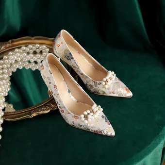 Vintage Retro Ivory Pearl Satin Floral Wedding Shoes 2022 8 Cm Stiletto Heels Pointed Toe Wedding Pumps High Heels