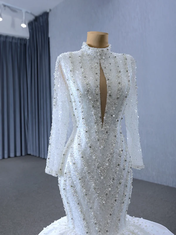 Luxus / Herrlich Weiß Glanz Handgefertigt Perlenstickerei Perle Pailletten Brautkleider / Hochzeitskleider 2024 Meerjungfrau Stehkragen Lange Ärmel Rückenfreies Hof-Schleppe Hochzeit