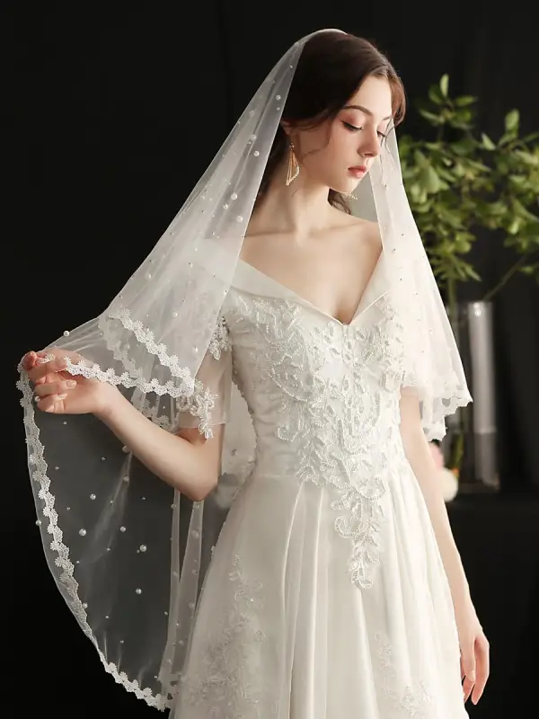 Charming White Handmade  Pearl Lace Flower Wedding Veils 2025