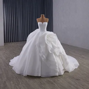 Haut De Gamme Blanche Volants En Cascade Robe De Mariée 2025 Robe Boule Bustier Sans Manches Dos Nu Chapel Train