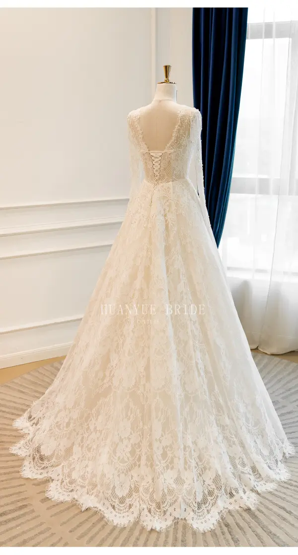 Luxury / Gorgeous Elegant Ivory Handmade Beading Pearl Sequins Lace Flower Wedding Dresses 2026 A-Line / Princess V-Neck Long Sleeve Backless