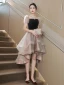 Charmant Noire Volants en Cascade Asymétrique Robe De Cocktail 2023 Princesse Encolure Carrée Manches Courtes Dos Nu Noeud Ceinture Paillettes Cocktail Robe De Ceremonie