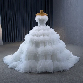 Luksus Hvit Beading Paljetter Gripende Ruffles Brudekjoler 2023 Ballkjole Strapless Uten Ermer Ryggløse Feie Tog Bryllup